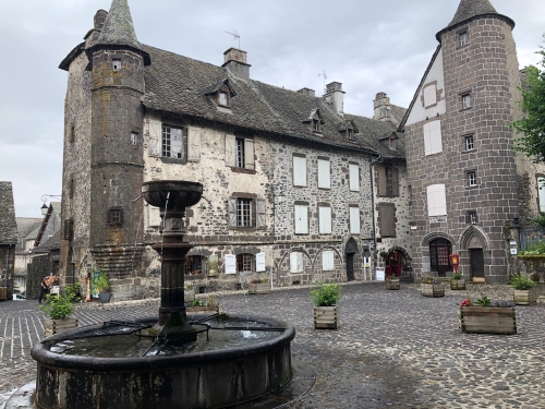 monts du cantal,puy mary,salers,le falgoux,épicerie de dienne,auberge de chassignoles,badoulin,stephan elzière